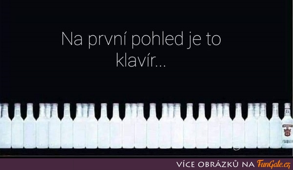 Na první pohled je to klavír...