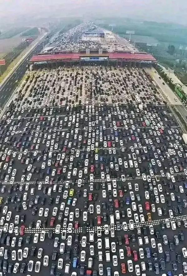 Silnice s nejvíce pruhy na světě